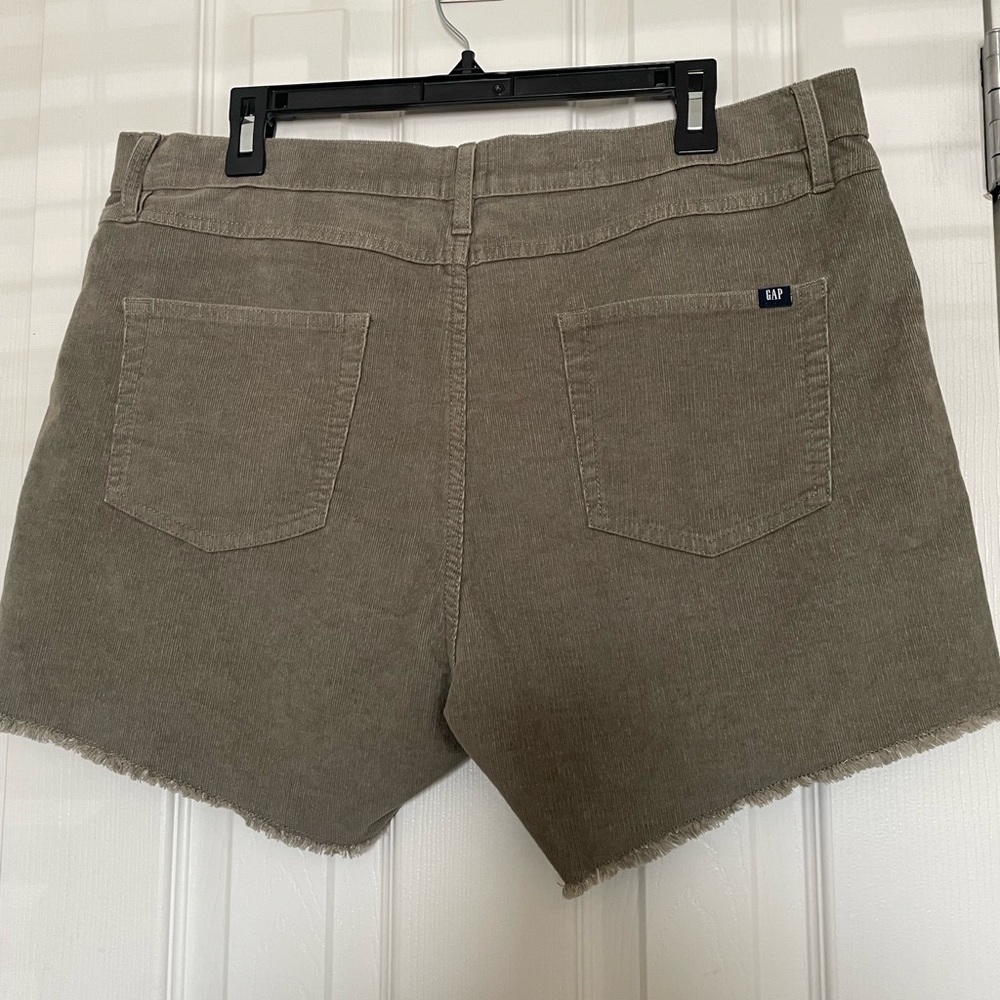 GAP Women's Corduroy Shorts QLS0910S 3.5-Inch Inseam Cut-Off Frayed Hem Shorts - Picture 2 of 9